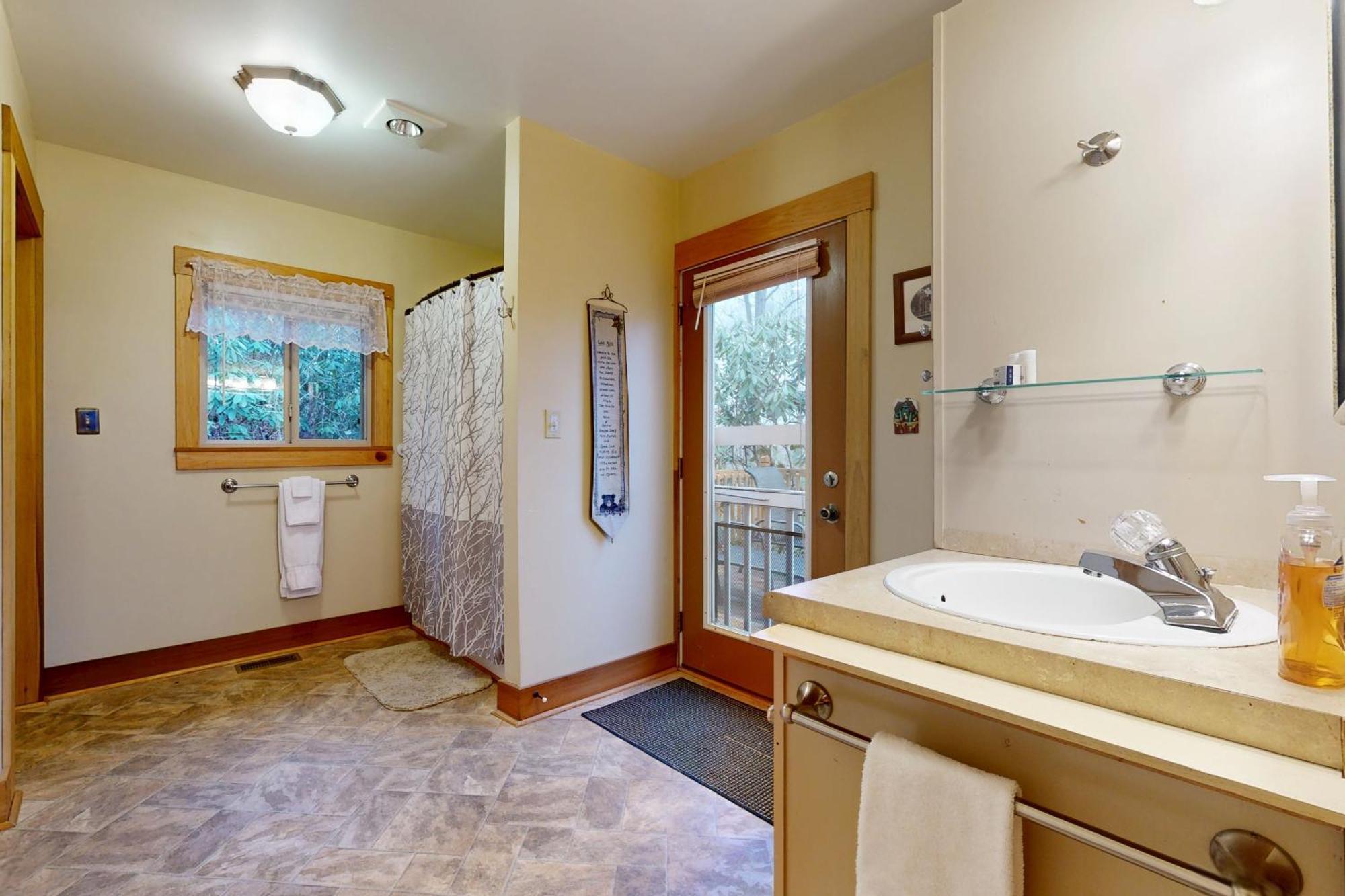 2 Bed 2 Bath Vacation Home In Whittier V Экстерьер фото